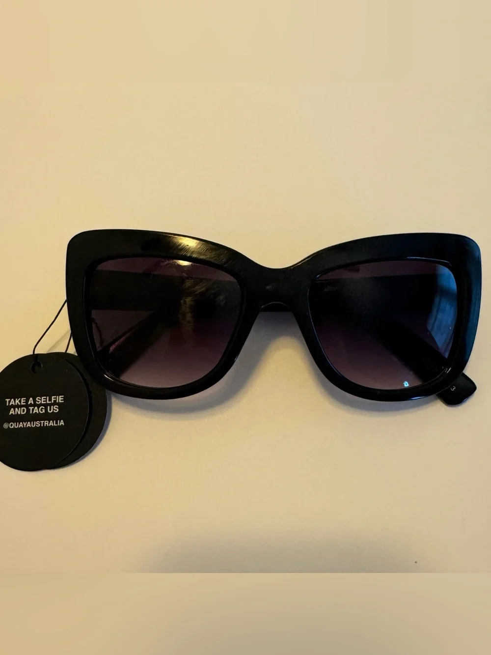 QUAY Australia Breath Of Life Sunglasses - Black Frames Gradient Purple Lens NWT